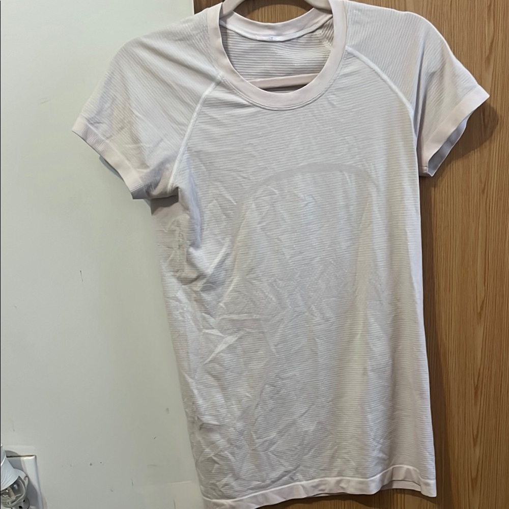 Lululemon size 8 Women's White Short Sleeve Top